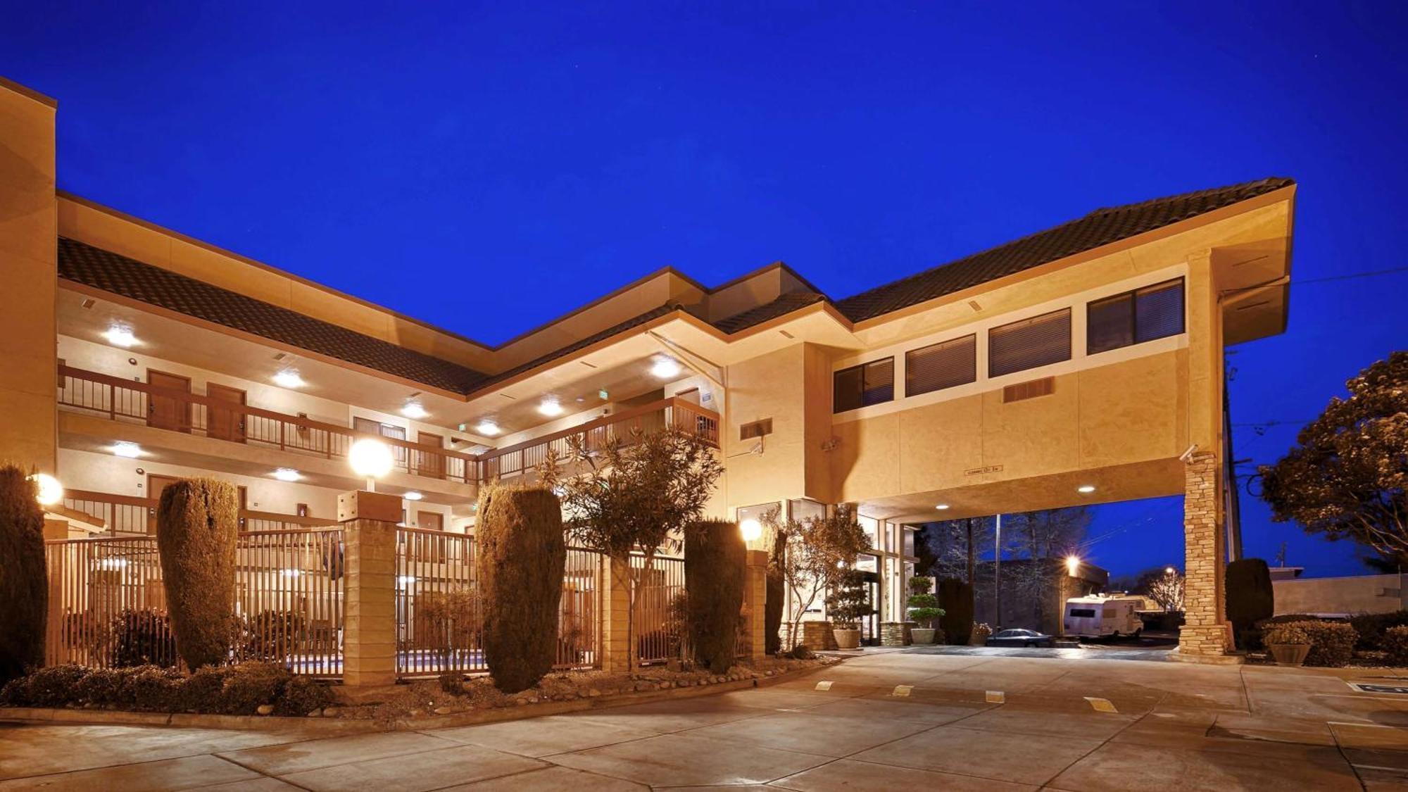 Best Western Plus Inn Of Хейуорд Экстерьер фото